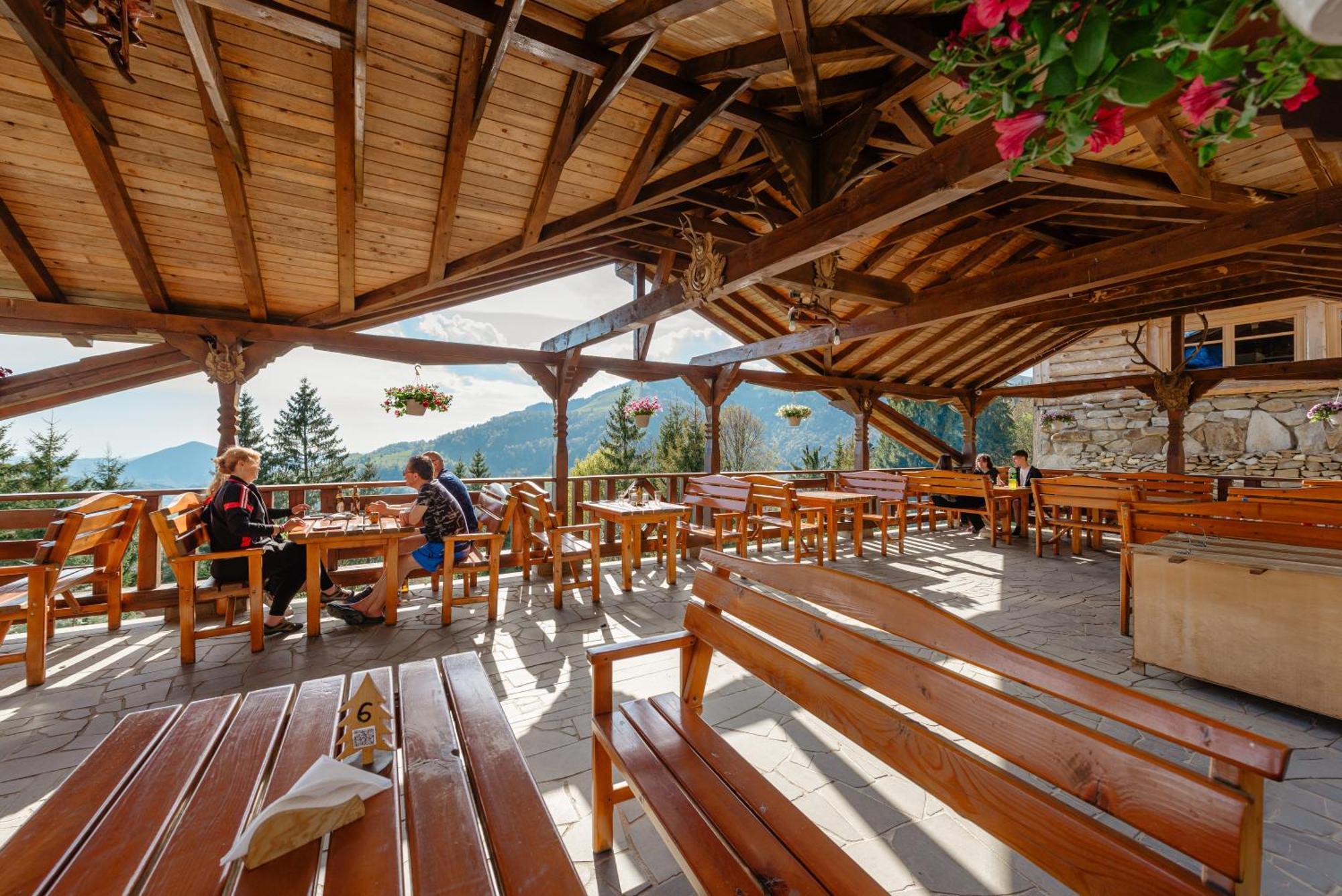Hotel Complex Turistic Alpina Blazna